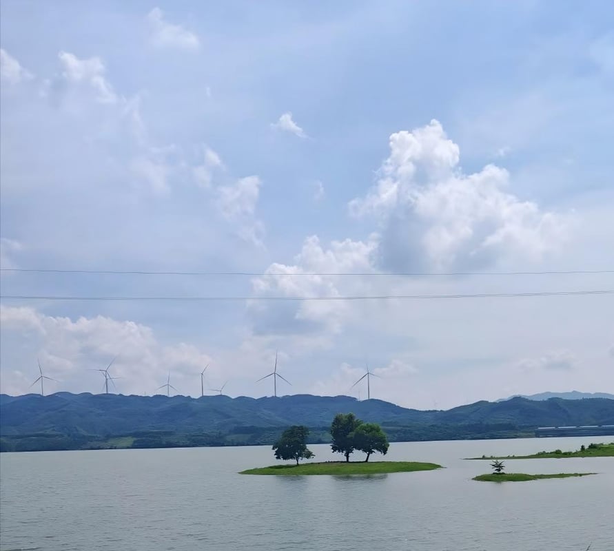 Guilin Bike Tour to Yongfu Jinjihe Reservoir Grassland: Bikes, E-Bikes, Lakeside Pastures