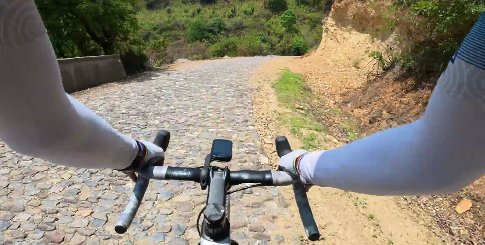 Tengchong Gravel Bike Tour: Gaoligong Mountains, Tea Roads and Volcano Landscapes