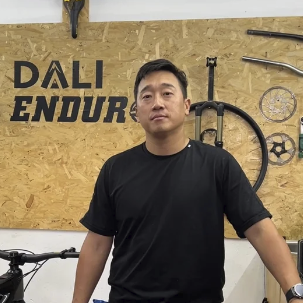 Victor, enduro bike tour expert guide