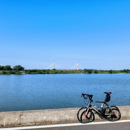 Chenghai Lake Bike Tour: A Quiet Wetland and Village Ride near Lijiang