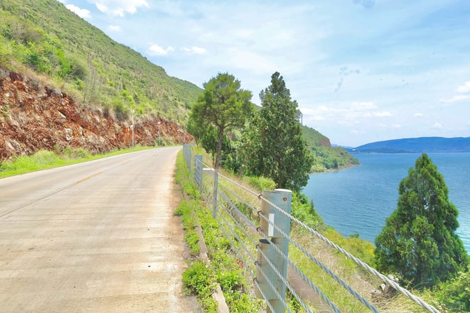 Fuxian Lake Bike Tour: Clear-Water Cycling near Kunming