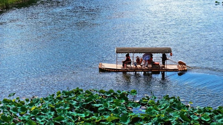 Puzhehei Bike Tour: Karst Wetlands, Lotus Lakes and Village Roads