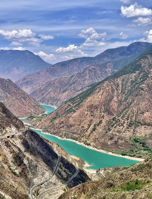 Turquoise waters of the Jinsha River rushing through the steep cliffs of Tiger Leaping Gorge.