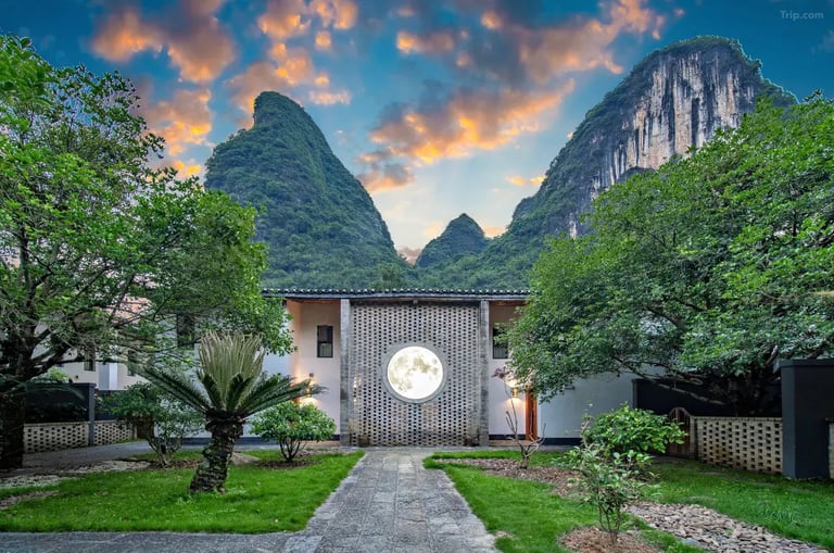 Moon Villa (Yangshuo 10-Mile Gallery Yulong River Branch)