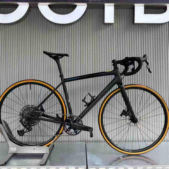 Specialized Tarmac SL6 – White / Black rental bike