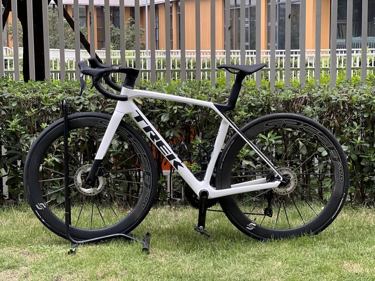 Trek Madone SL Gen 8 rental bike
