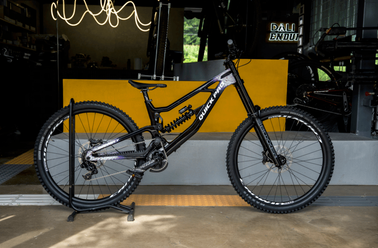 Quick Pro Force – RockShox ZEB rental bike